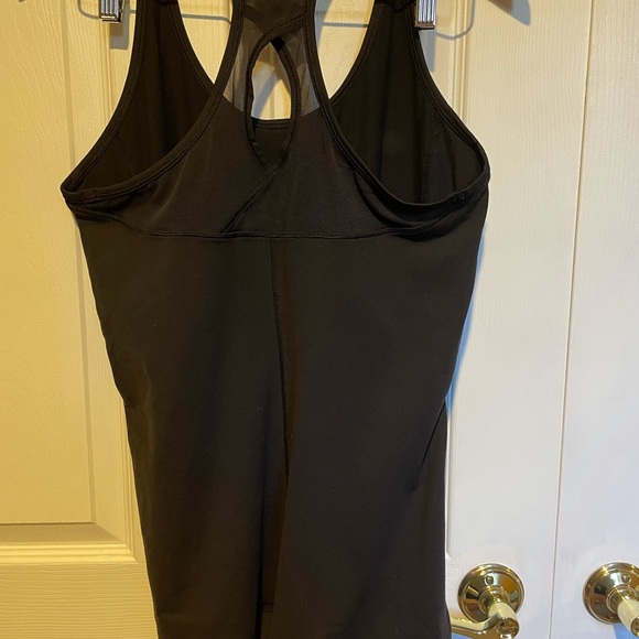 Keyhole Athletic Top - Picture 2 of 3